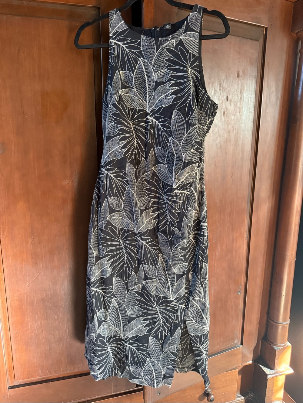 Cache Sleeveless Black Embroidered Midi Dress